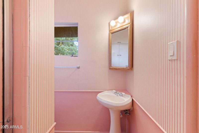 Guest Ensuite s/ Vintage Pastel Tile