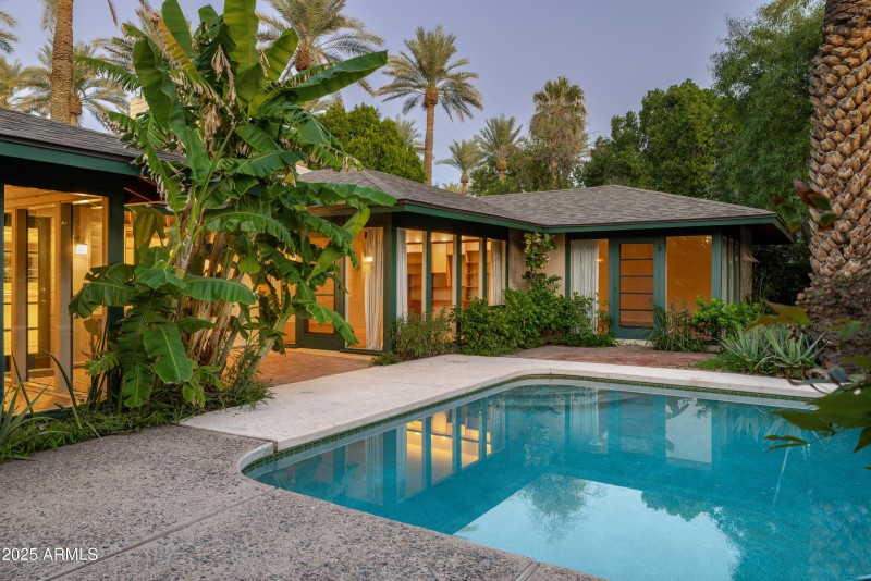 Floor to Ceiling Windows