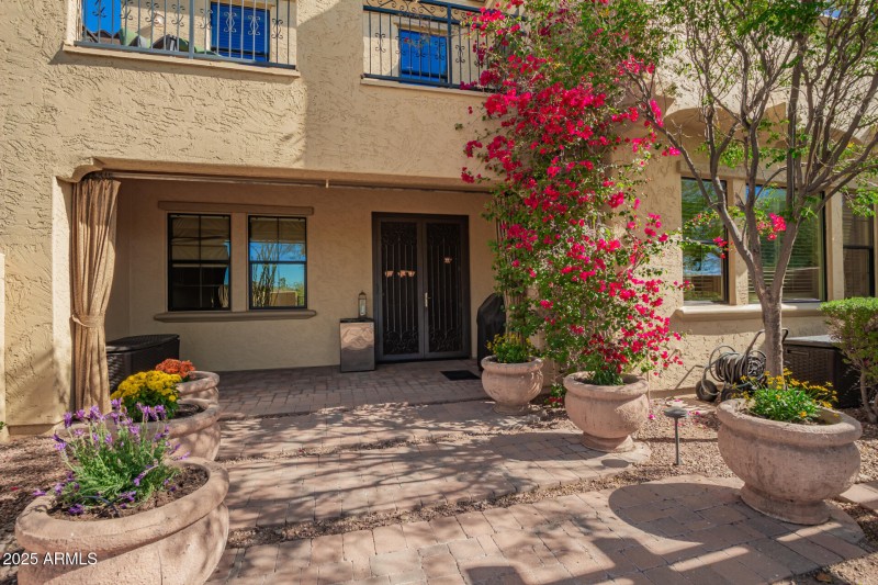 VILLA COVERED ATTACHED PATIO