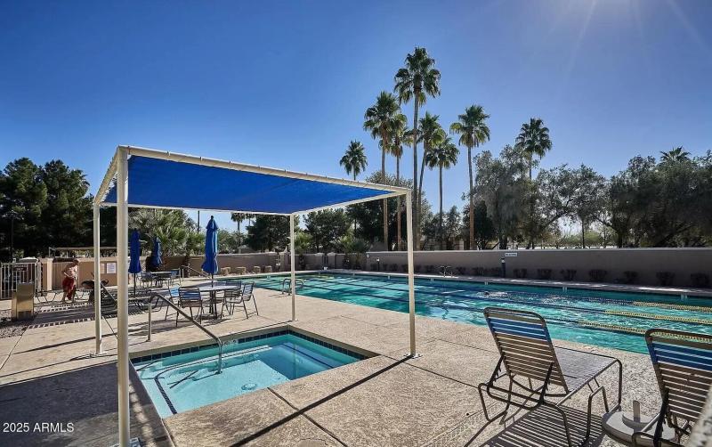 Oakwood Country Club pool and spa