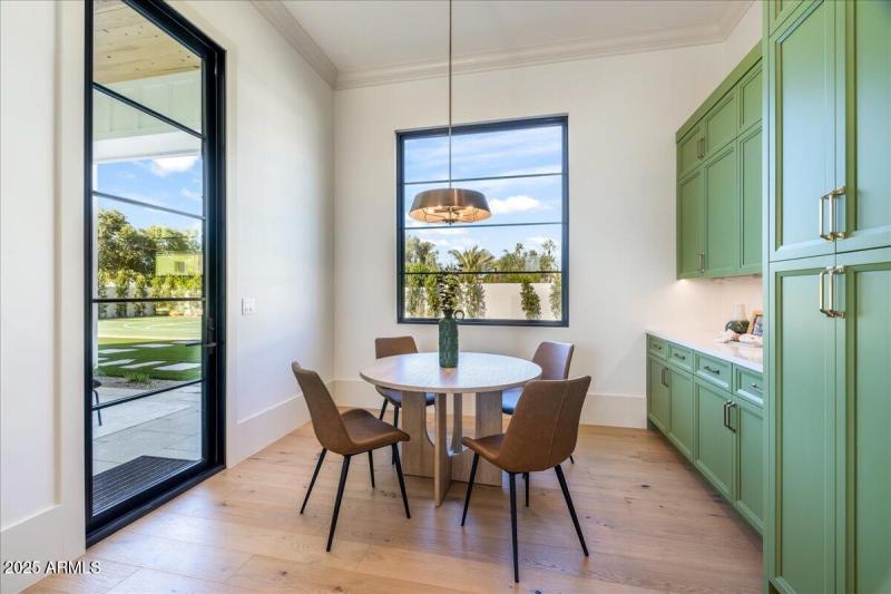 107-Casita Kitchen Nook