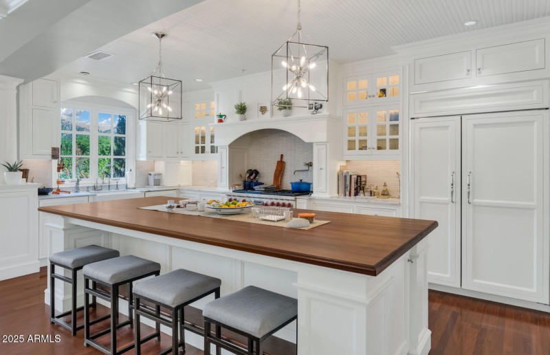 6032 E Lincoln Dr-large-017-031-TOD0385-