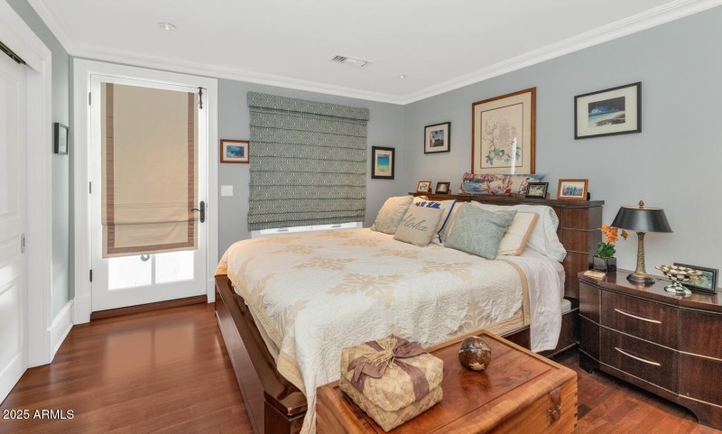 6032 E Lincoln Dr-large-027-025-TOD0420-