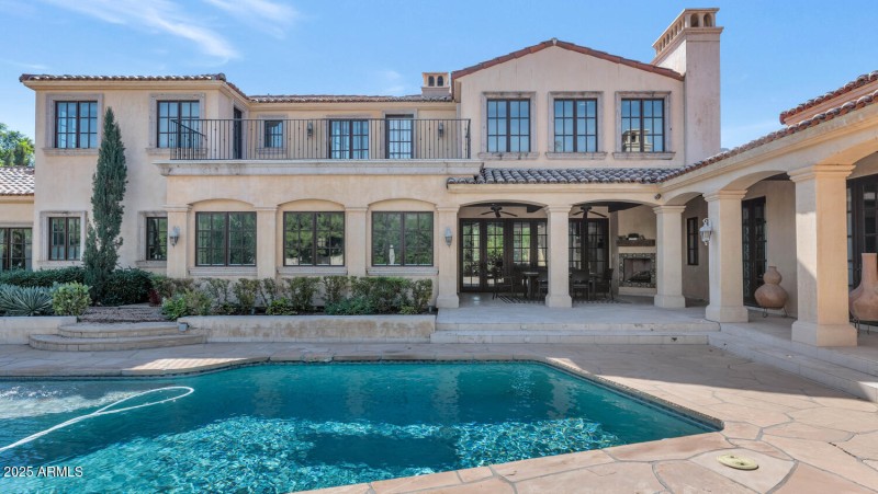 6032 E Lincoln Dr-large-030-015-TOD0349-