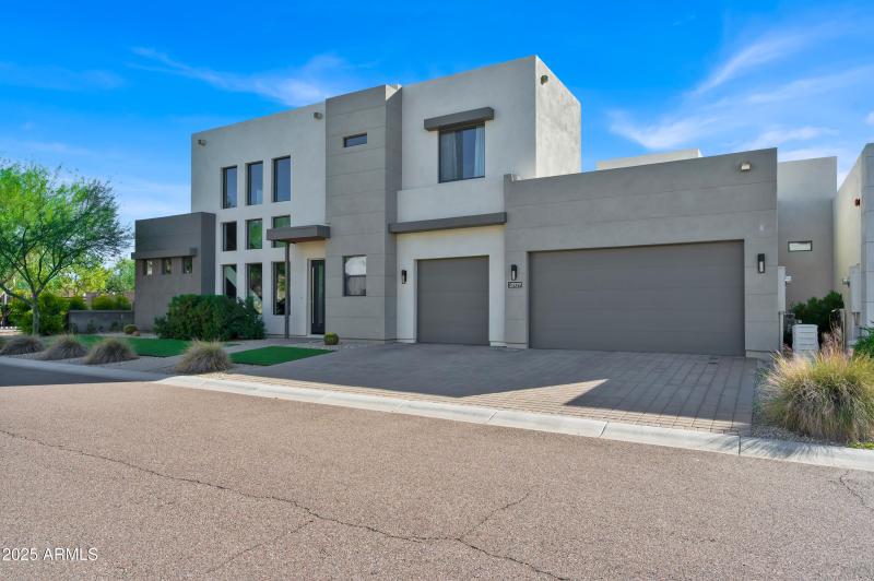 10929 E North Ln MLS-102