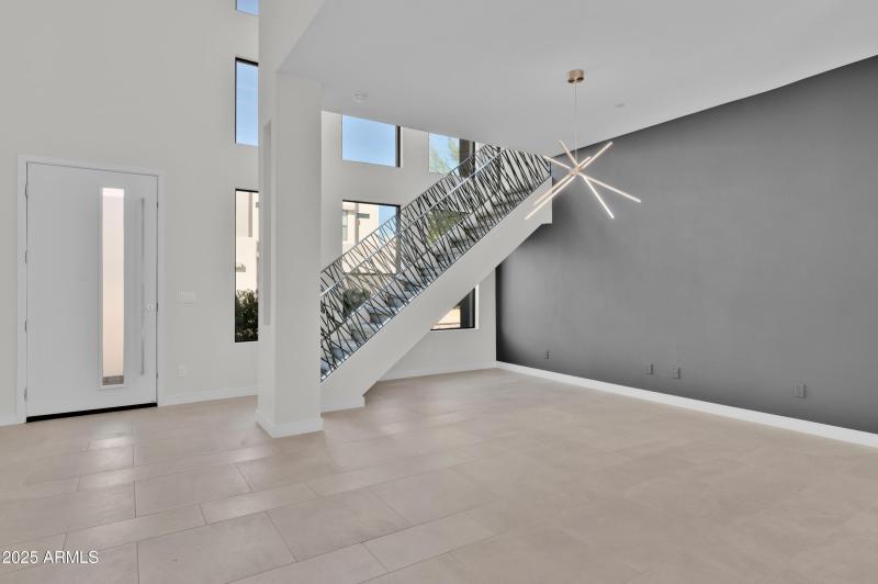 10929 E North Ln MLS-105