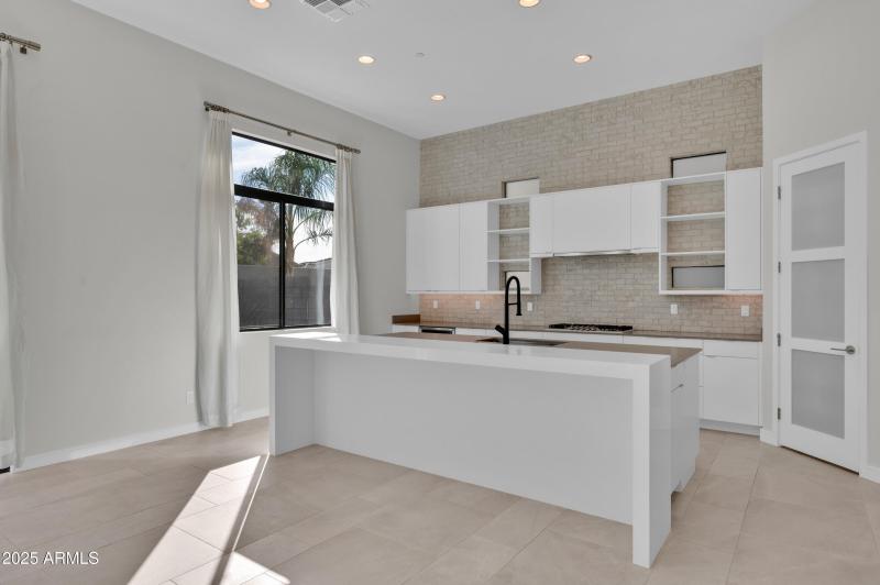 10929 E North Ln MLS-118