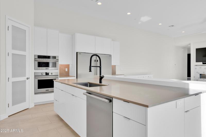 10929 E North Ln MLS-121