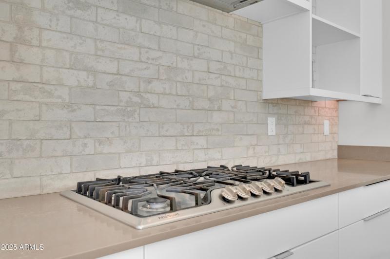 10929 E North Ln MLS-122