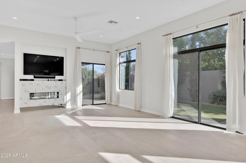 10929 E North Ln MLS-126