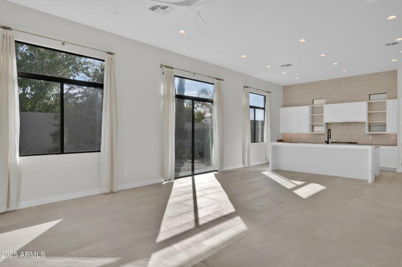 10929 E North Ln MLS-127