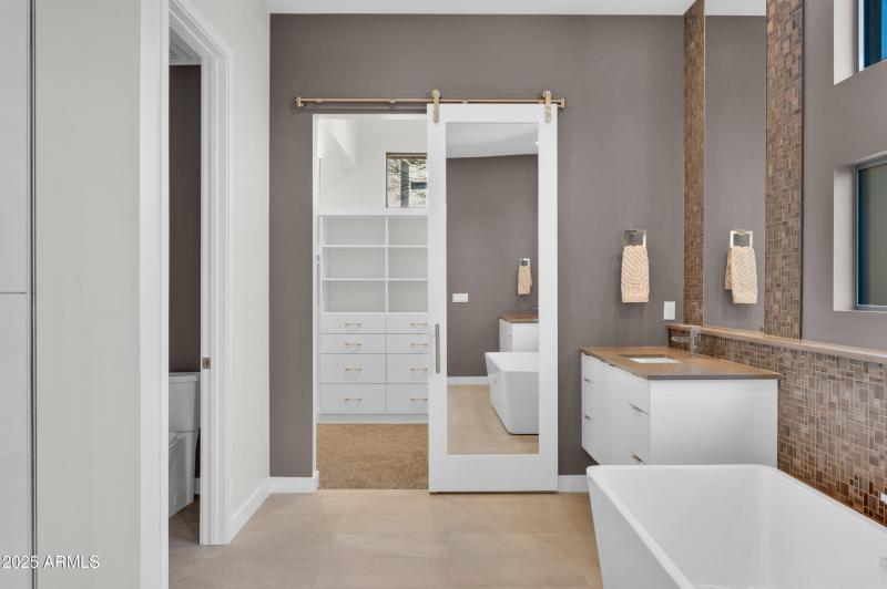 10929 E North Ln MLS-149