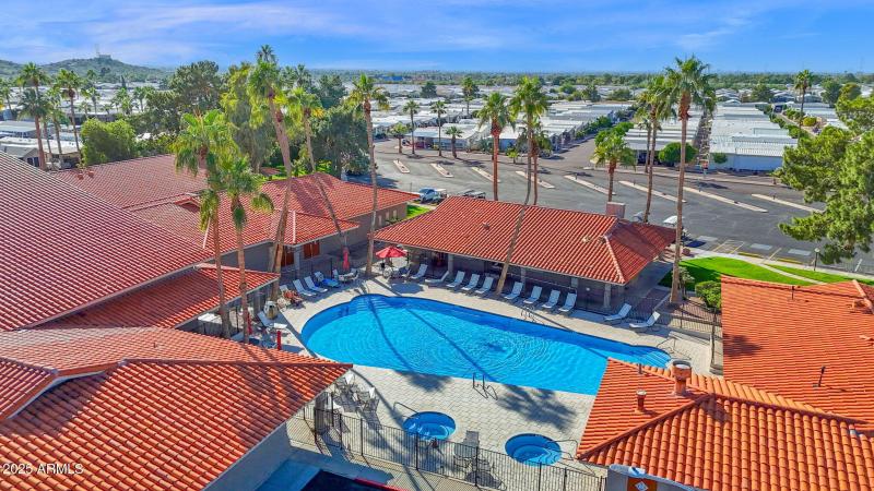 8700 University - Aerial Community5