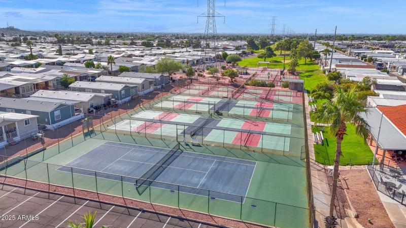 8700 University - Aerial Community10