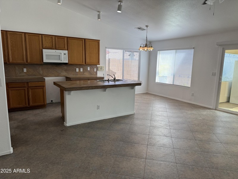 49836C28-A5D5-428B-8E5F-F6195B026756