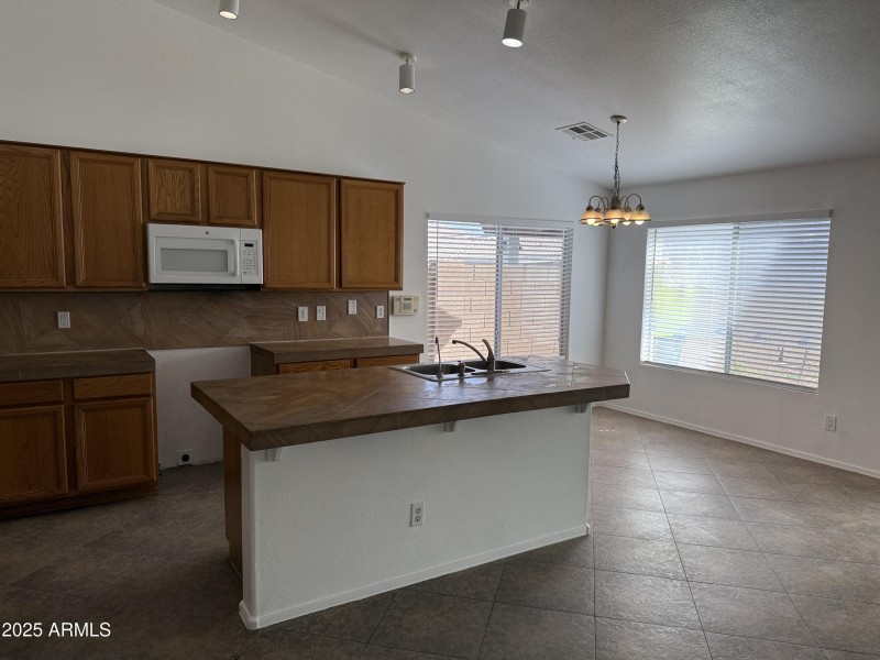 AF9C2186-CD06-459E-89BD-C20223C9A311