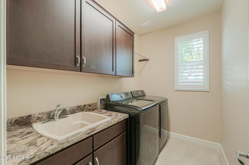 Laundry w/Cabinets