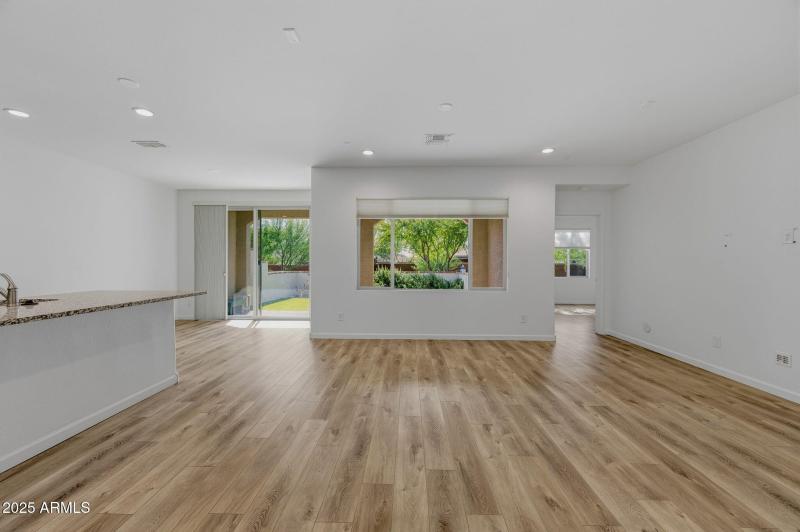 25-web-or-mls-4287 W Hanna Dr-25