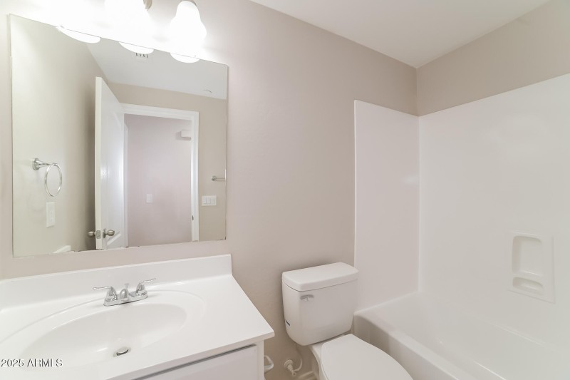 014-photo-bathroom-11283621