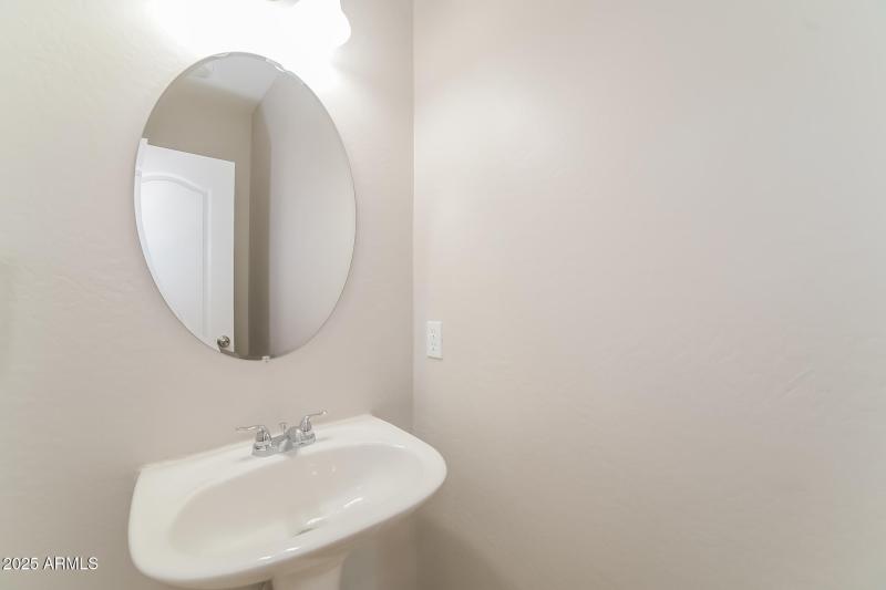 015-photo-powder-room-11283633