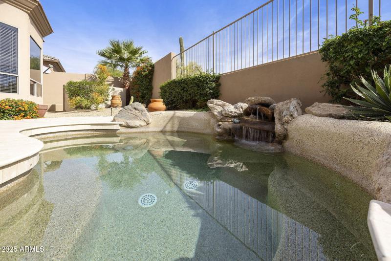 PLAY POOL W/ FOUNTAIN