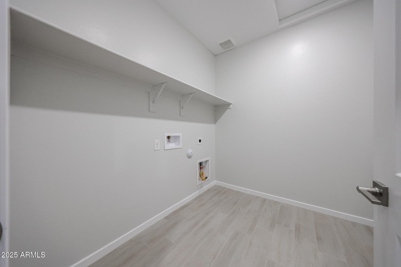 23_14_RED-74-Century-Communities_laundry