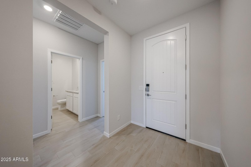 04_RED-74-Century-Communities_foyer-entr