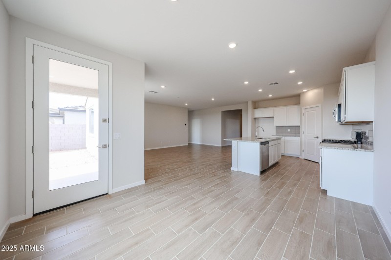 27-Century-Communities_Lakes-at-Rancho-E