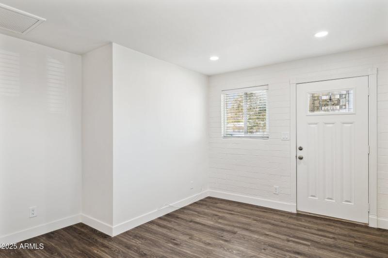 3-web-or-mls-1542-e-turquoise-ave-1