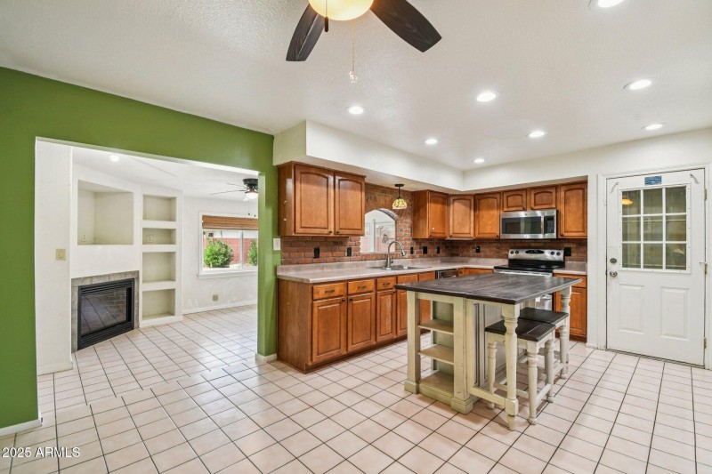 8-web-or-mls-N 62nd Ave-S0411-008