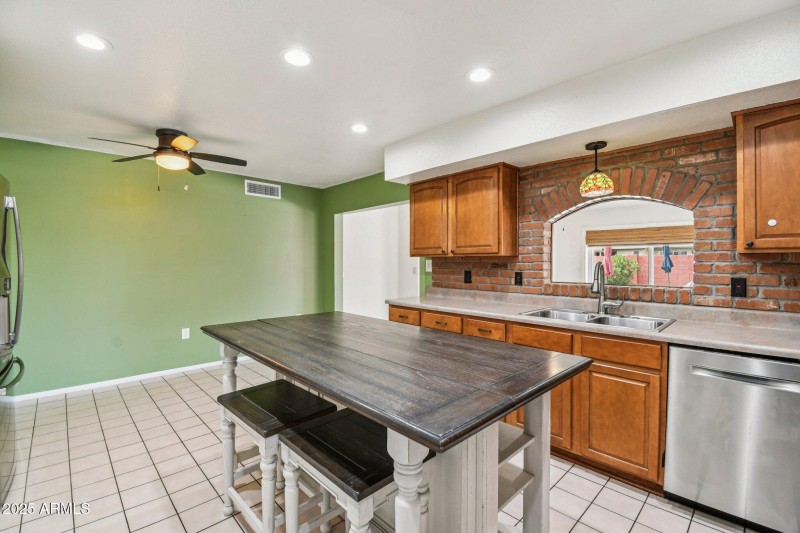 10-web-or-mls-N 62nd Ave-S0411-010