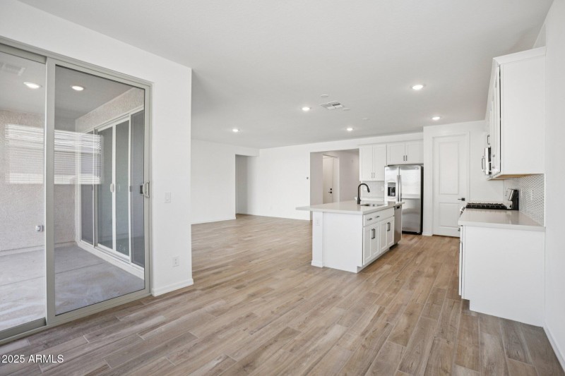 8-web-or-mls-W Hopi Trail-S0111-008