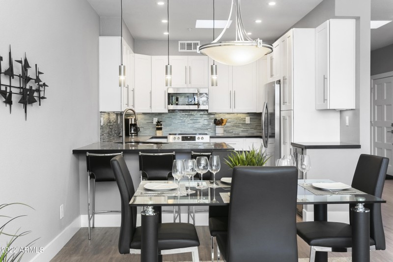 7700EGaineyRanch206-010