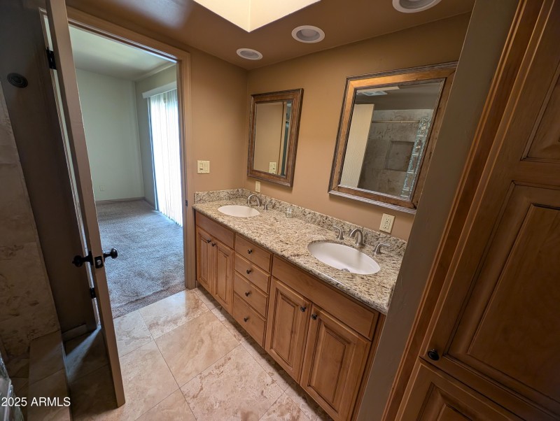 PXL_20250910_221857570