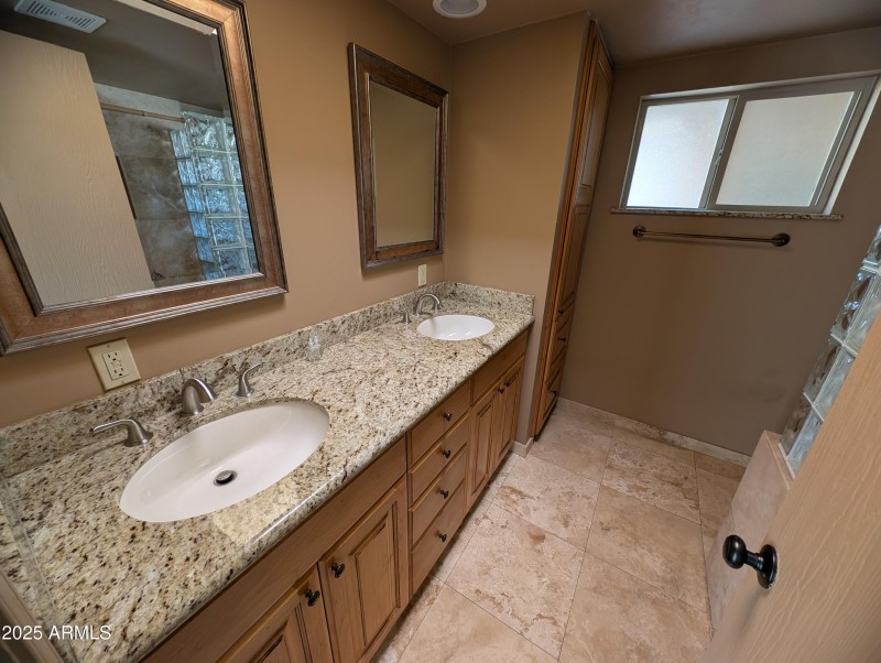 PXL_20250910_221837937