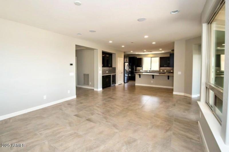 Family Room - Kitchen
