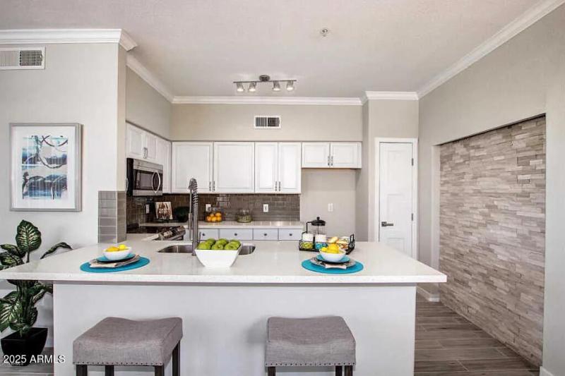 0e563cd81884809dc93c03cd95f575a2-uncropp