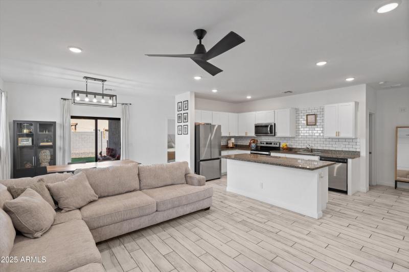 07-Family to Kitchen