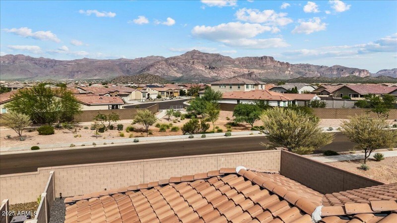 05-DJI_20251103120410_0937_D