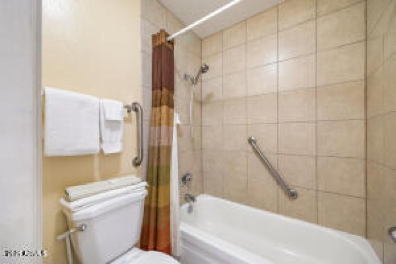 20251026184541949844000000