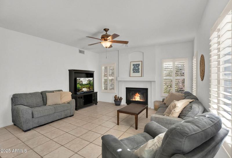 5-web-or-mls-4257 E Michelle Ave - 12