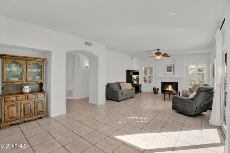 6-web-or-mls-4257 E Michelle Ave - 8