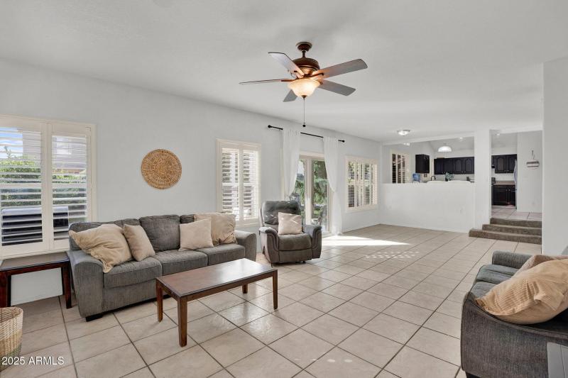 8-web-or-mls-4257 E Michelle Ave - 11