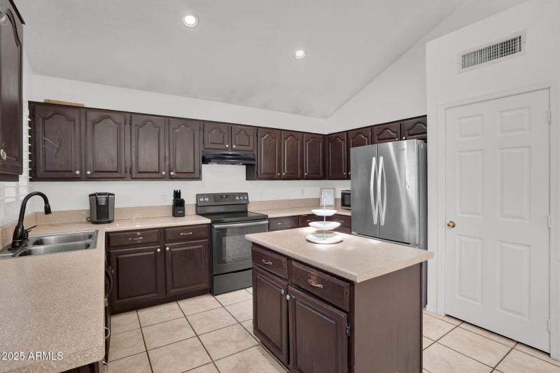 14-web-or-mls-4257 E Michelle Ave - 15