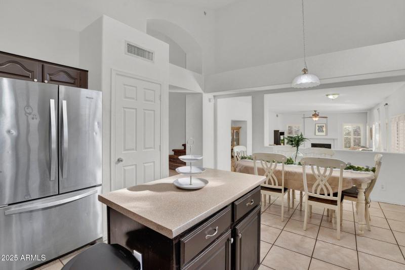 17-web-or-mls-4257 E Michelle Ave - 16