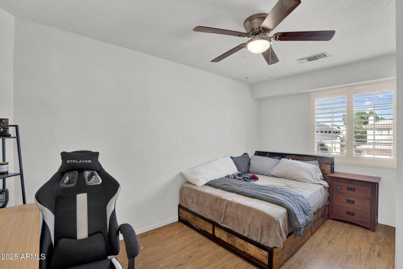 28-web-or-mls-4257 E Michelle Ave - 29