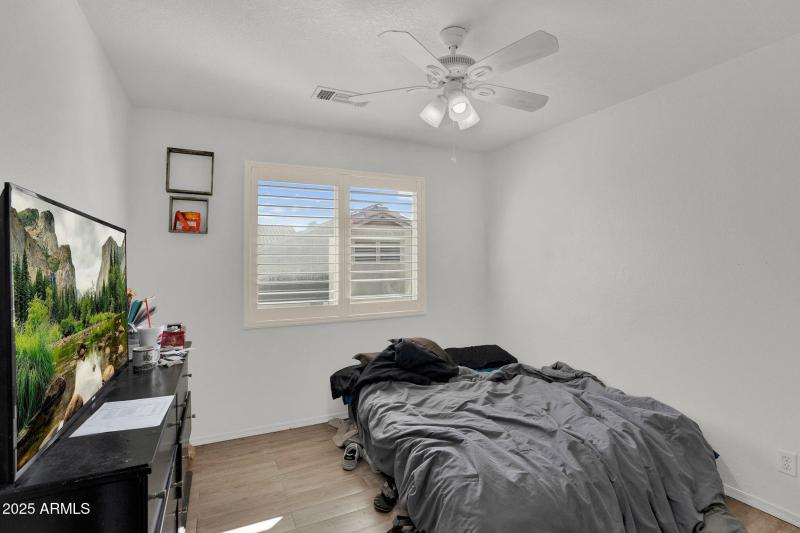 32-web-or-mls-4257 E Michelle Ave - 35