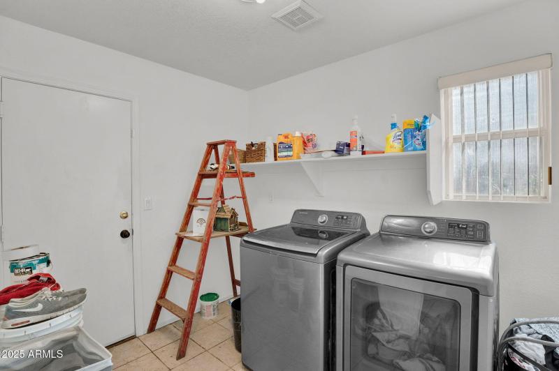 37-web-or-mls-4257 E Michelle Ave - 39