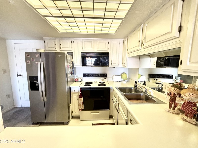 U shaped kitchen