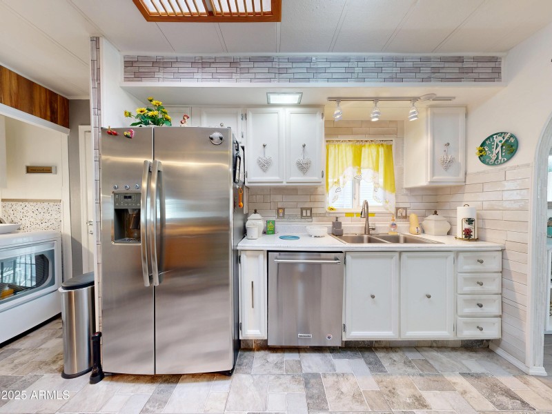 11411-N-91st-Ave-11032025_220320